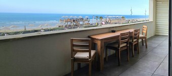 T3 65m2 + Terrasse 15m2. Sjøutsikt, 6 personer, gratis WIFI, parkering inkludert, nr. 2