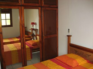 2 bedrooms, iron/ironing board, WiFi, bed sheets