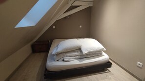 4 bedrooms, desk, iron/ironing board, travel crib - Between Colmar and Grand Ballon
Townhouse with garden and double garage (Guebwiller)