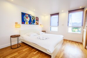 4 bedrooms, iron/ironing board, free WiFi, bed sheets