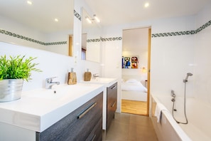 Badewanne, Haartrockner