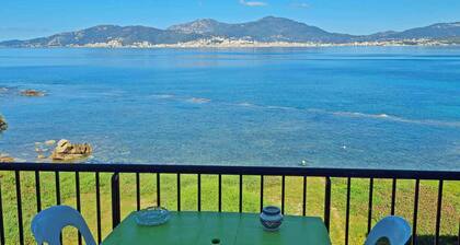 T3 Duplex 60 m2 waterfront, beach just below, Porticcio