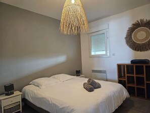2 bedrooms, iron/ironing board, free WiFi, bed sheets