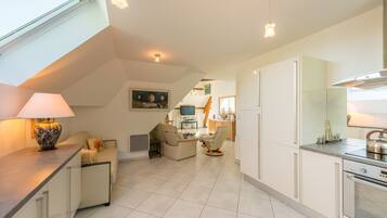 Réfrigérateur, micro-ondes, four, lave-vaisselle