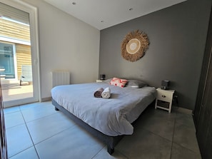 4 chambres, fer et planche à repasser, accès au Wi-Fi (inclus)