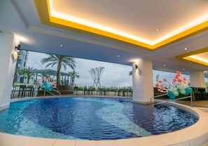 3 piscines extérieures
