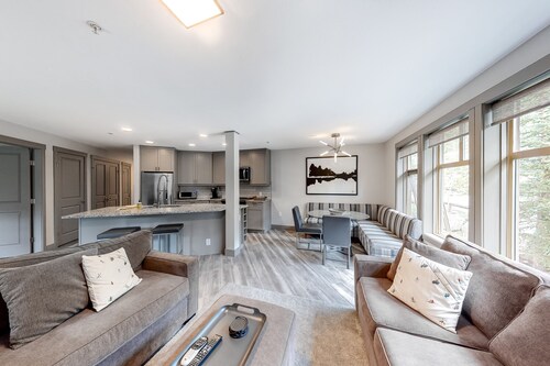 Warm & Welcoming Condo with Free WiFi, Access to Pools, Hot Tubs