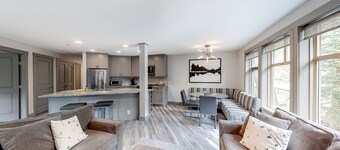 Warm & Welcoming Condo with Free WiFi, Access to Pools, Hot Tubs