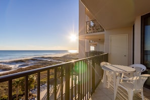 Outdoor dining - Phoenix East 405 by Liquid Life (Orange Beach)