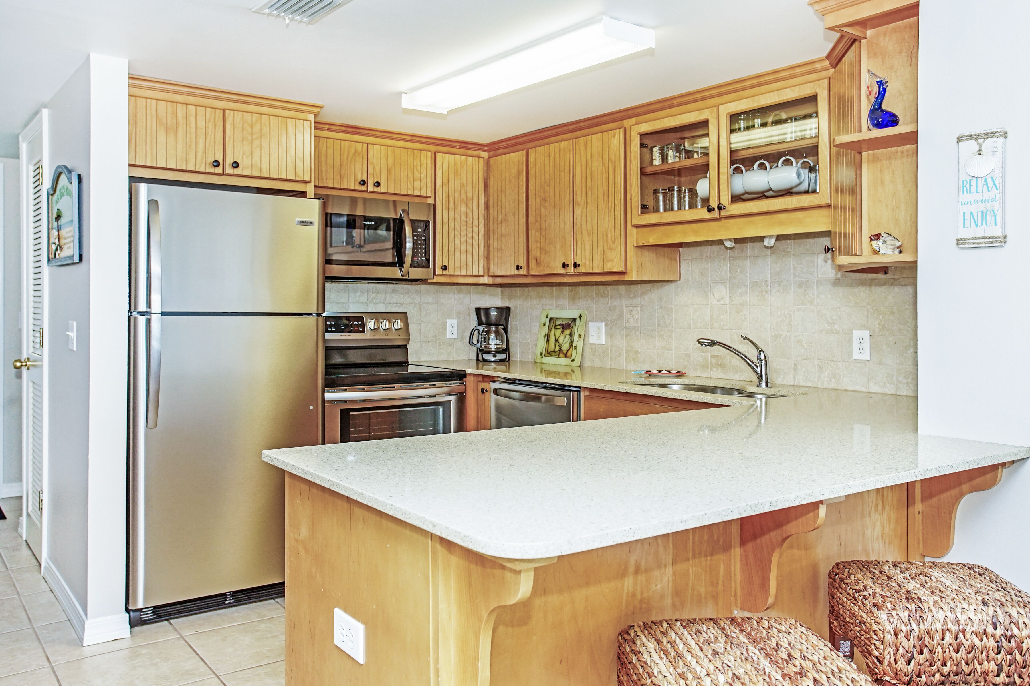 Refrigerador, microondas, horno y parrilla de estufa 