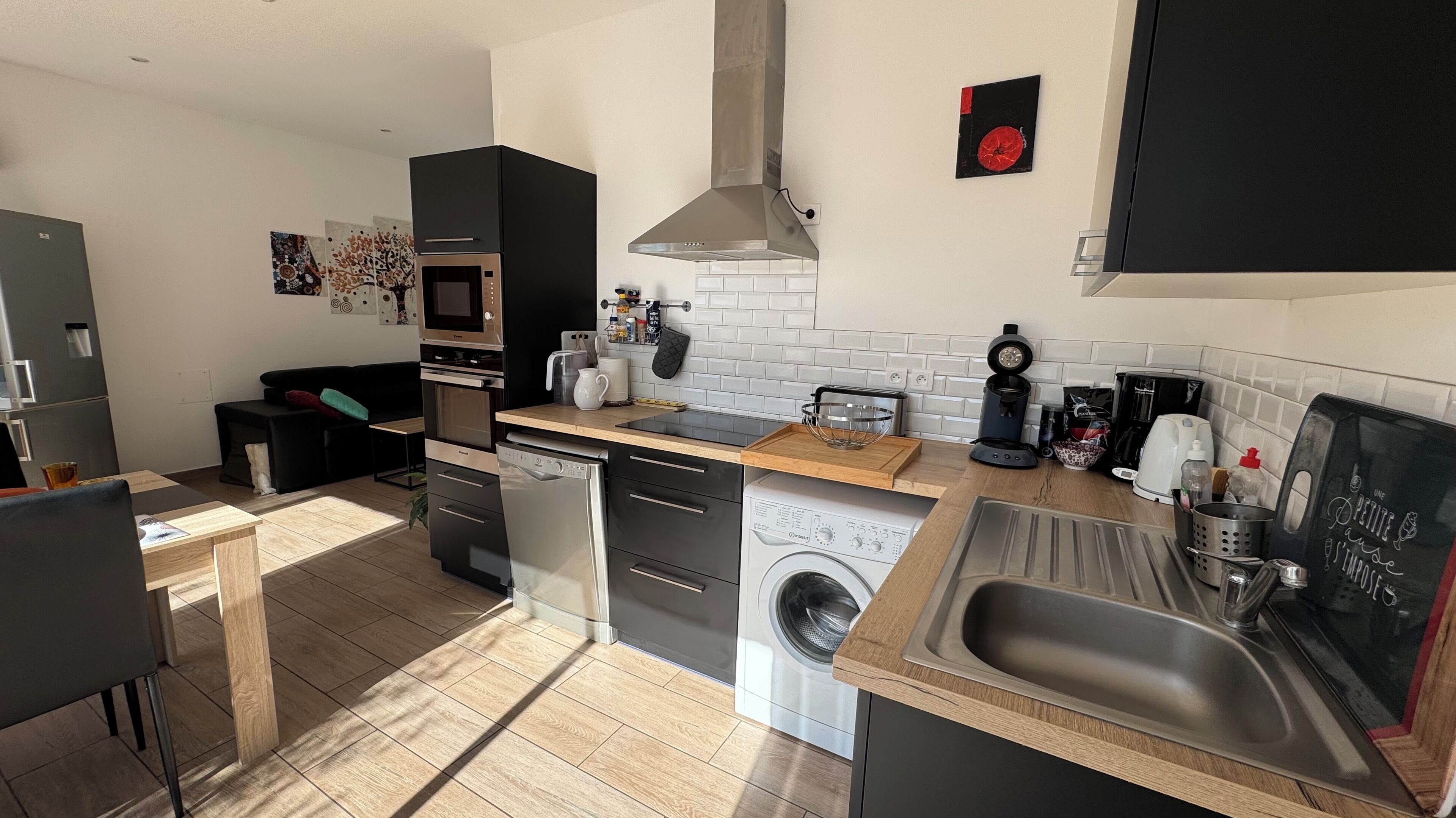 Frigorifero, microonde, forno, piano cottura
