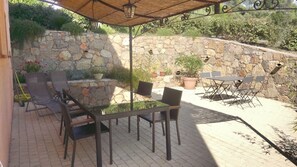 Outdoor dining - Gîte l'olivade For 4 pers private pool (Flayosc)