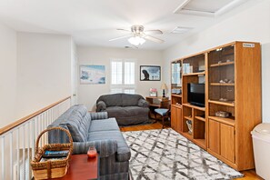 Smart TV, DVD player - Stunning Liberty Lane Carriage House. (Savannah)