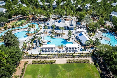 4BR Watercolor Beach House on 30a! 6-Seat LSV, Near Pool. Short Ride to Beach