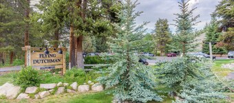 Rummeligt studie i stueetagen, privat dæk, granit i køkken, gratis WIFI