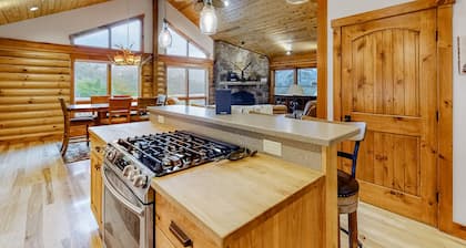 Abgeschiedenes Haus im zweiten Stock mit herrlichem Berg- und Seeblick, Terrasse, Kamin