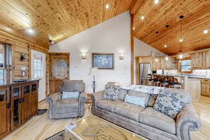 TV, fireplace - Secluded home with amazing mountain & lake views, deck, fireplace, & WiFi (Durango)