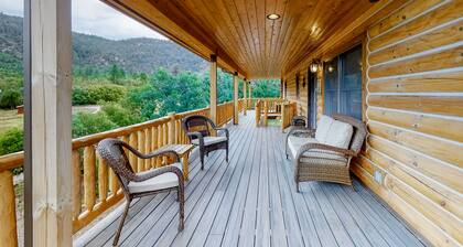Secluded home with amazing mountain & lake views, deck, fireplace, & WiFi