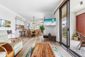 TV, DVD player, stereo - Oceanfront Mauna Lani Terrace Condo - Beach Access (Kamuela)