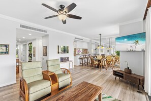 Interior - Oceanfront Mauna Lani Terrace Condo - Beach Access (Kamuela)