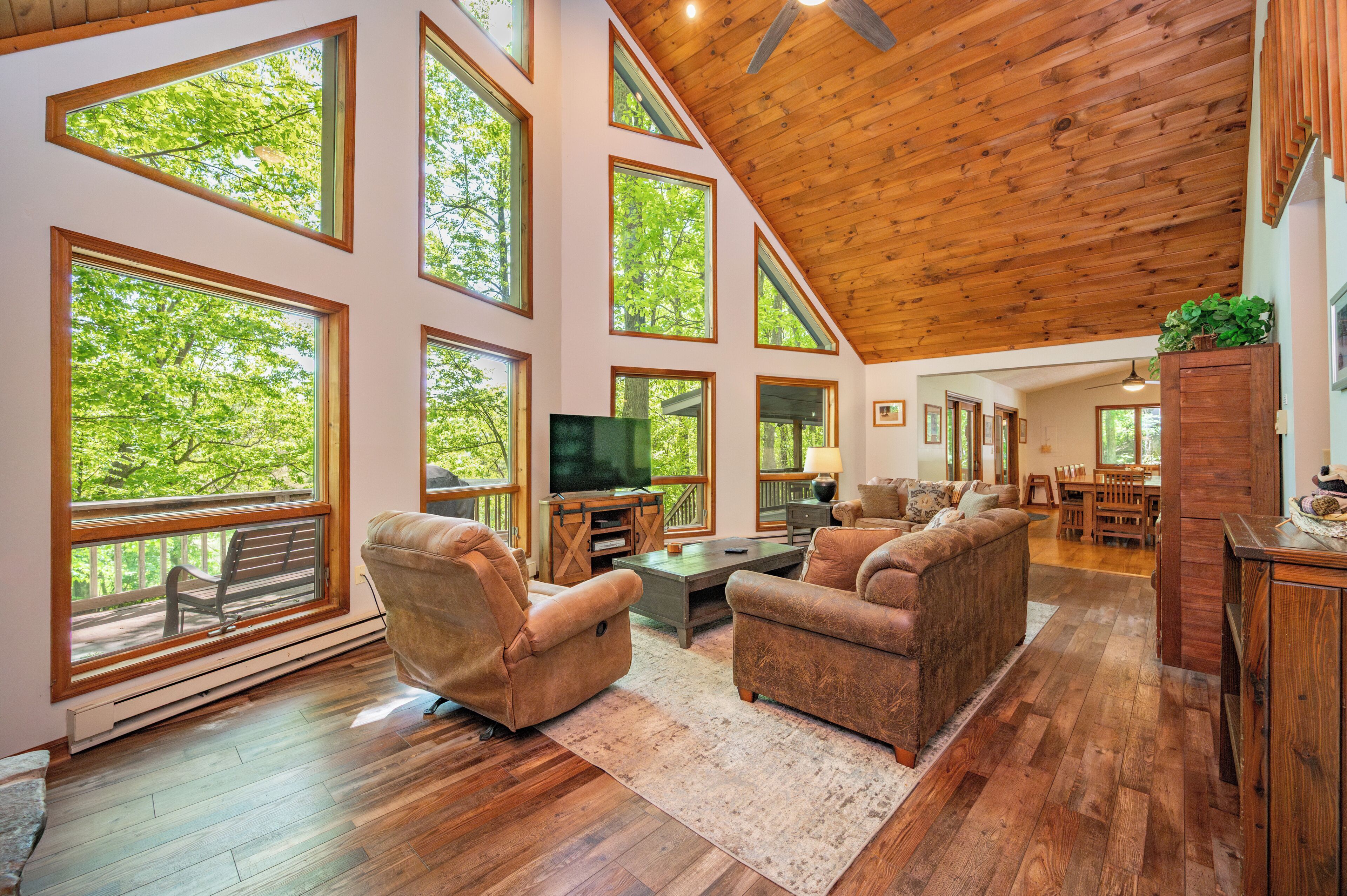 Smart TV, fireplace, DVD player