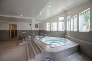 Indoor spa tub