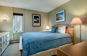 2 bedrooms, WiFi, bed sheets - Gold Camp Miner's Claim Condo: On Shuttle Route (Breckenridge)