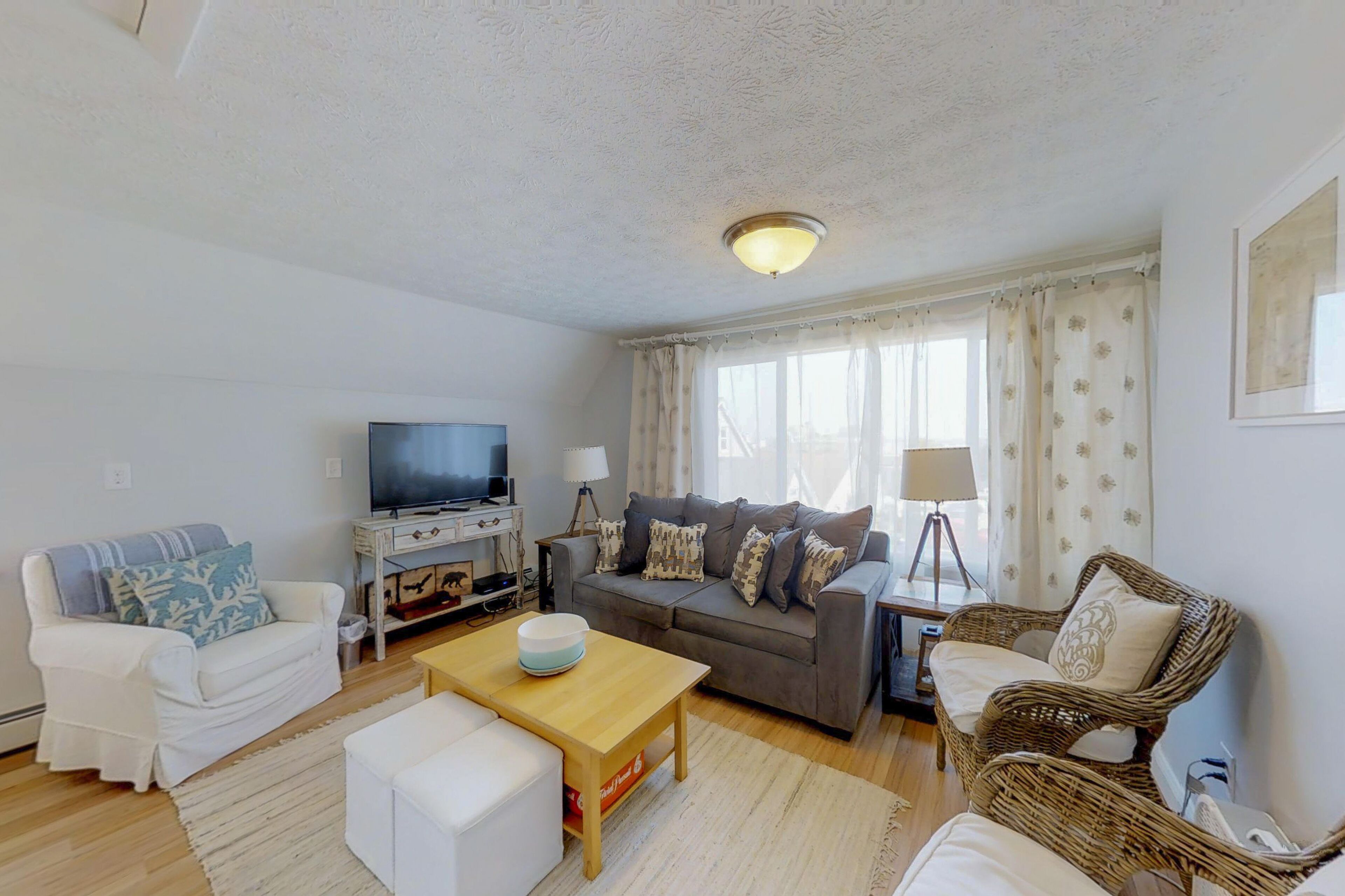 Charming and Spacious Home In Town with WiFI - Walk to Beach & Attractions