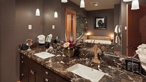 Dining - Exceptional + Hot Tub + Close to Skiing - Peaks Grande (Steamboat Springs)