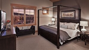 8 bedrooms, iron/ironing board, free WiFi, bed sheets