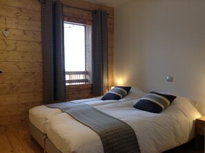 2 bedrooms, desk, iron/ironing board, free WiFi