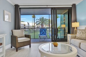 Living area - SUNDIAL I201 NOW AVAILABLE FOR 3 NIGHT STAYS! (Sanibel)