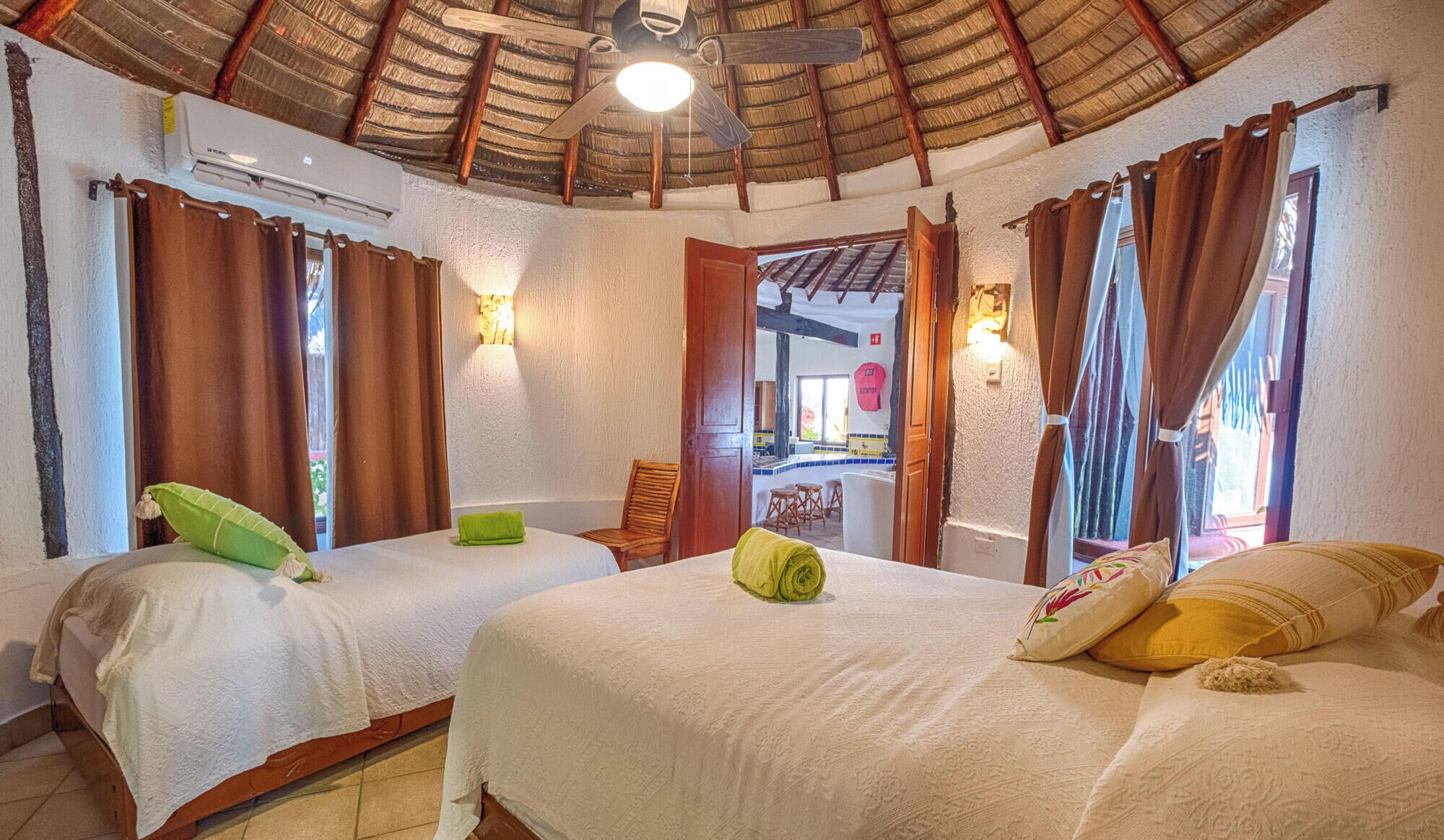 4 chambres, fer et planche à repasser, lit parapluie, Wi-Fi gratuit