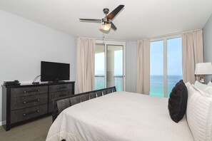 3 bedrooms, iron/ironing board, free WiFi, bed sheets - A three-bedroom beachfront, modern Gulf Coast getaway! 🌴 (Destin)
