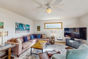 TV, Netflix, DVD player, foosball - Delightful Home with Ocean View & Private Hot Tub - 3 Blocks to Beach (Yachats)