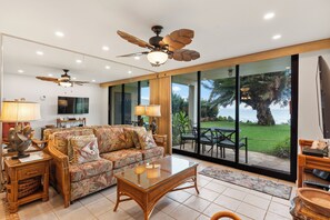 Smart TV, DVD player - Corner Beachfront Delight: Kihei Beach 110 Convenient Ground-Floor Haven! (Kihei)