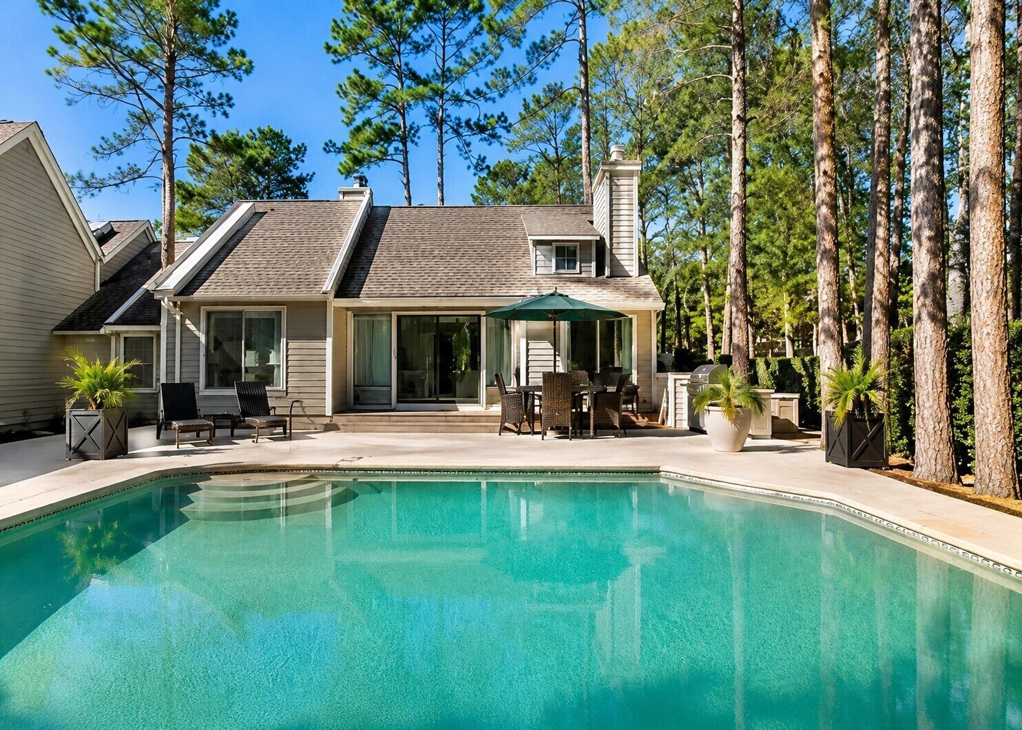 Lämmitetty uima-allas
