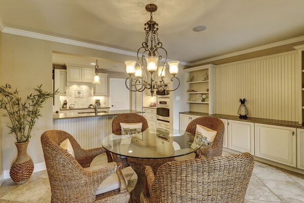 Interior - 21 Windjammer-Private Pool, views of the 10th tee of Harbour Town Golf Links (Hilton Head Island)