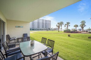 屋外ダイニングエリア