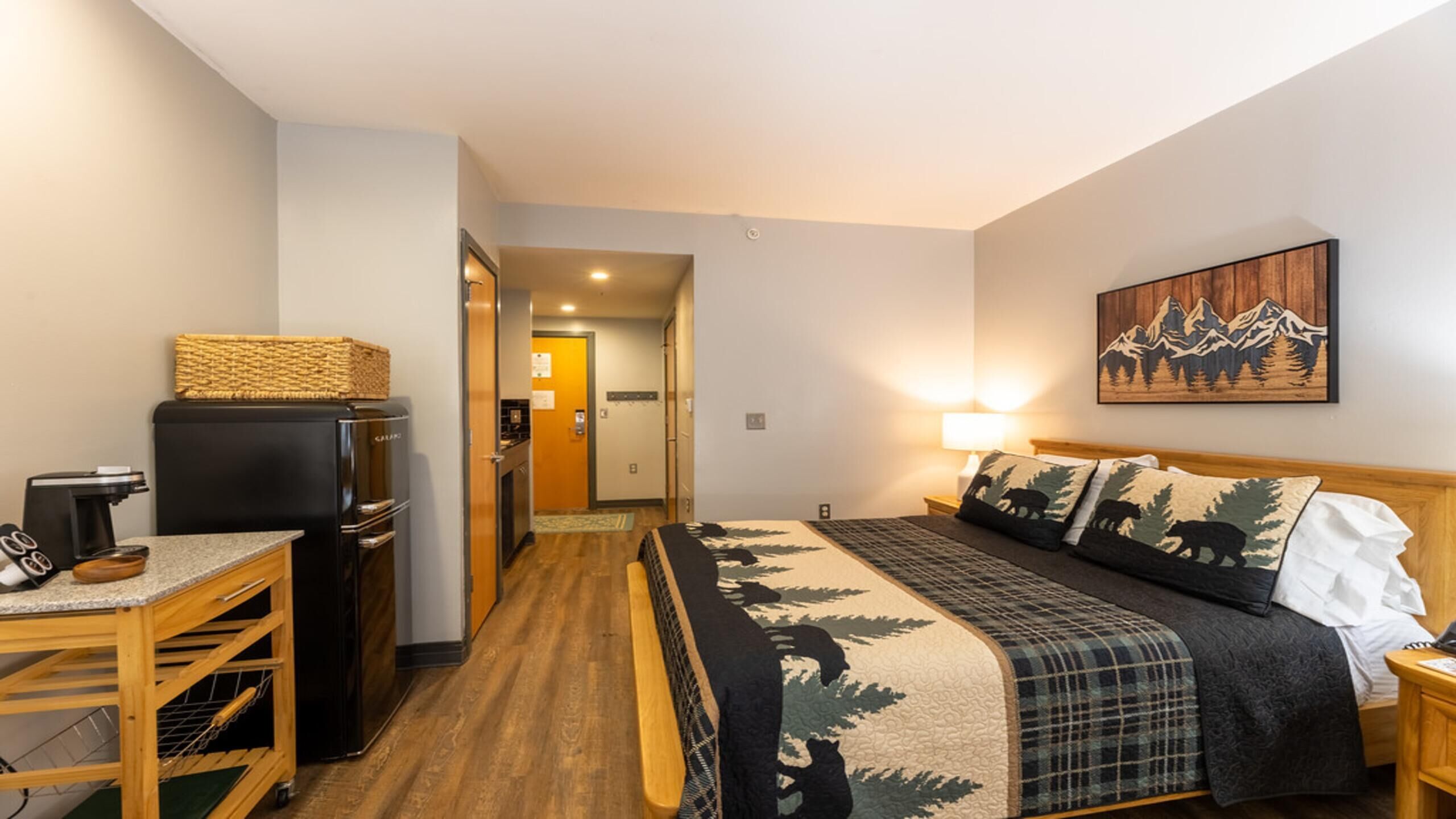 Snowshoe Mtn | Village Central | Updated | Valley Views | Elevator | ES211