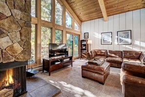 Televisión, chimenea