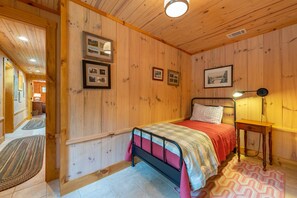 3 bedrooms, iron/ironing board, travel crib, free WiFi
