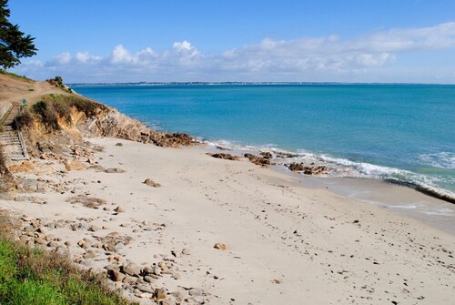 A few steps away from the beach, villa Escale