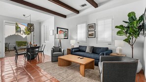 TV, peis og kontorer