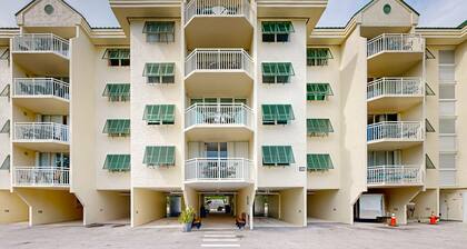 Hundefreundliche Wohnung mit Panoramablick, Gemeinschaftspool und Whirlpool, Balkon und Parkplatz