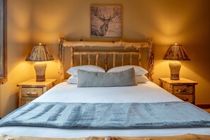 5 bedrooms, iron/ironing board, free WiFi, bed sheets - Bridger's Cache Ski Lodge | Spacious Ski Chalet | Sleeps 18 | Private Hot Tub (Winter Park)