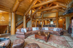 Smart TV, chimenea, reproductor de DVD y estéreo 