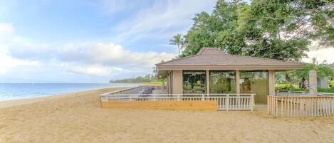 Liegestühle, Strandtücher