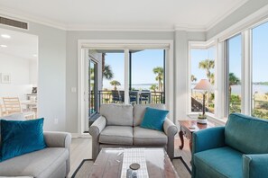 TV, DVD player - 1905 S. Beach Club | Stunning 3 Bedroom | Sound Views | Open Floor Plan (Hilton Head Island)