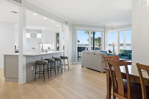 TV, DVD player - 1905 S. Beach Club -Updated in 2025... Outstanding Views! (Hilton Head Island)